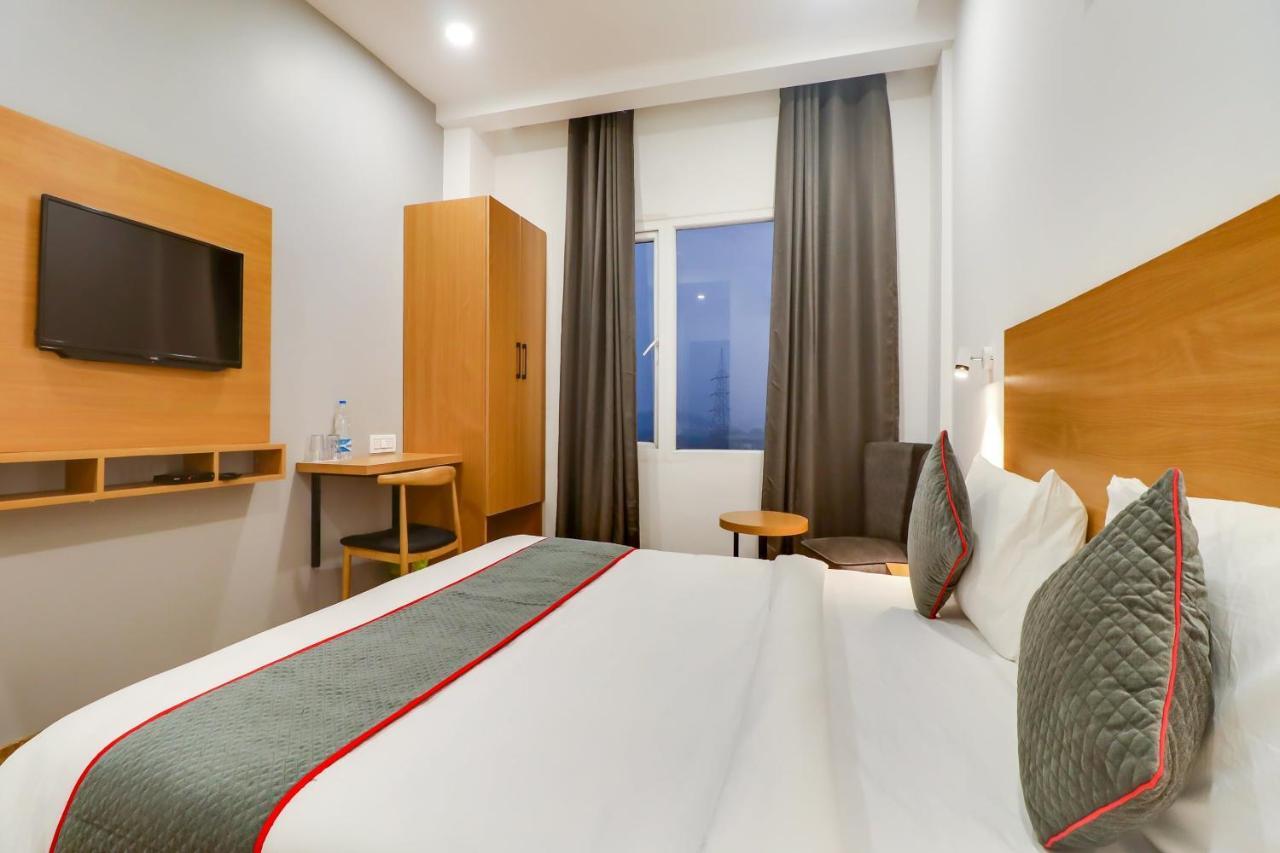 Super Townhouse Jashn Hotel Chinhat Eksteriør billede