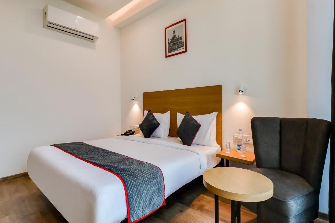 Super Townhouse Jashn Hotel Chinhat Eksteriør billede