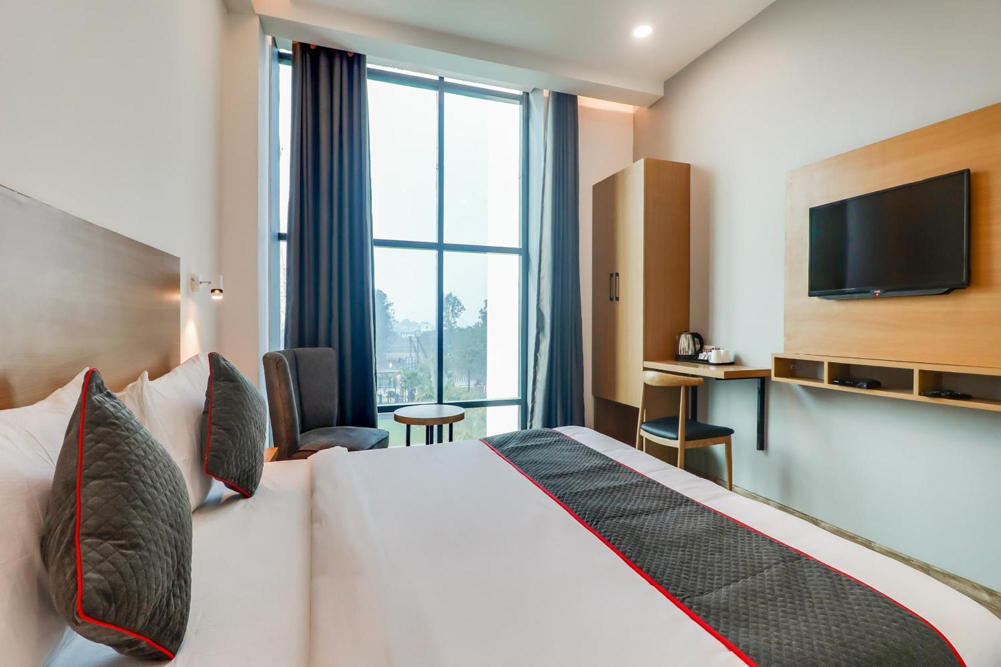 Super Townhouse Jashn Hotel Chinhat Eksteriør billede