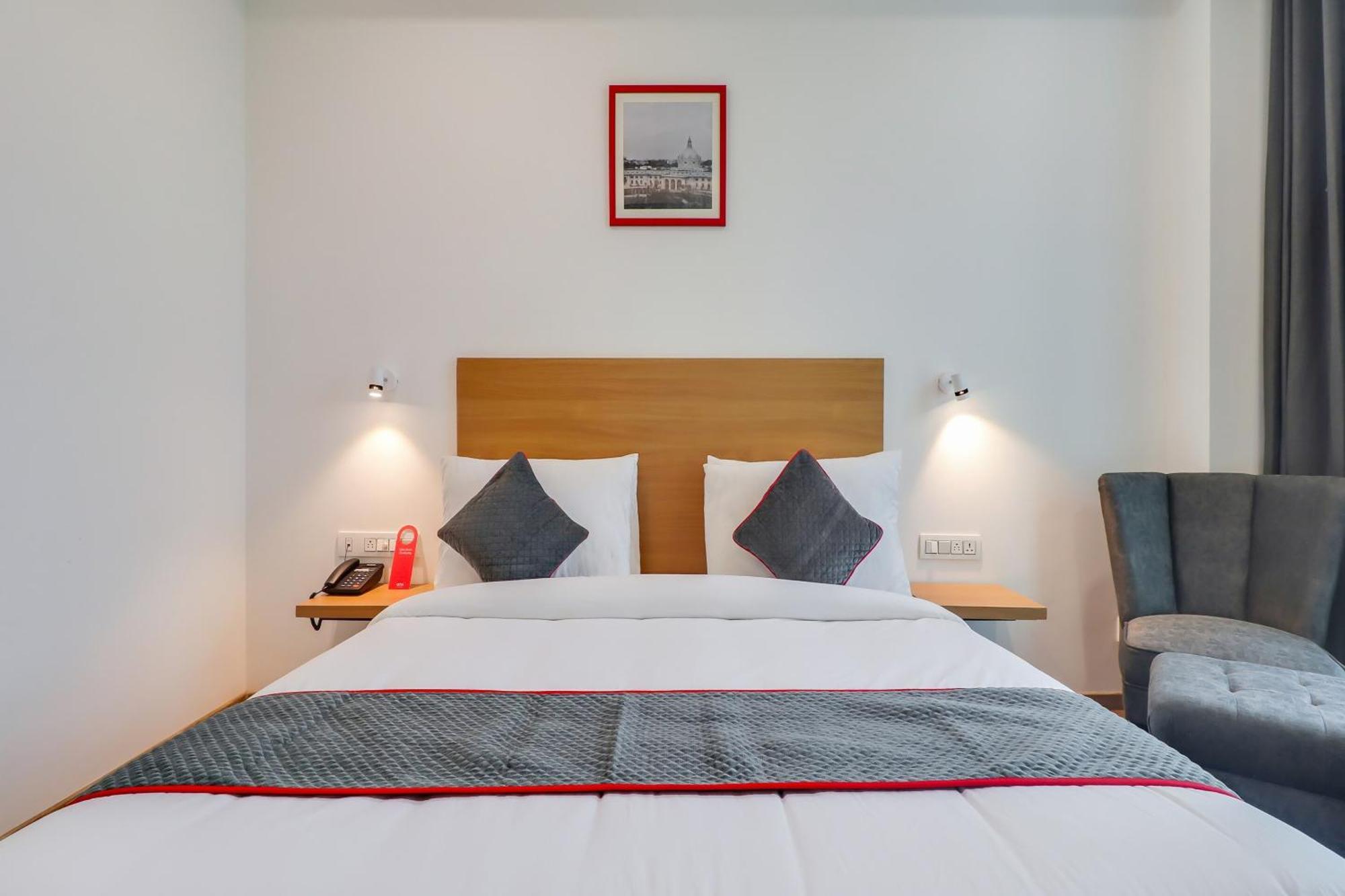 Super Townhouse Jashn Hotel Chinhat Eksteriør billede