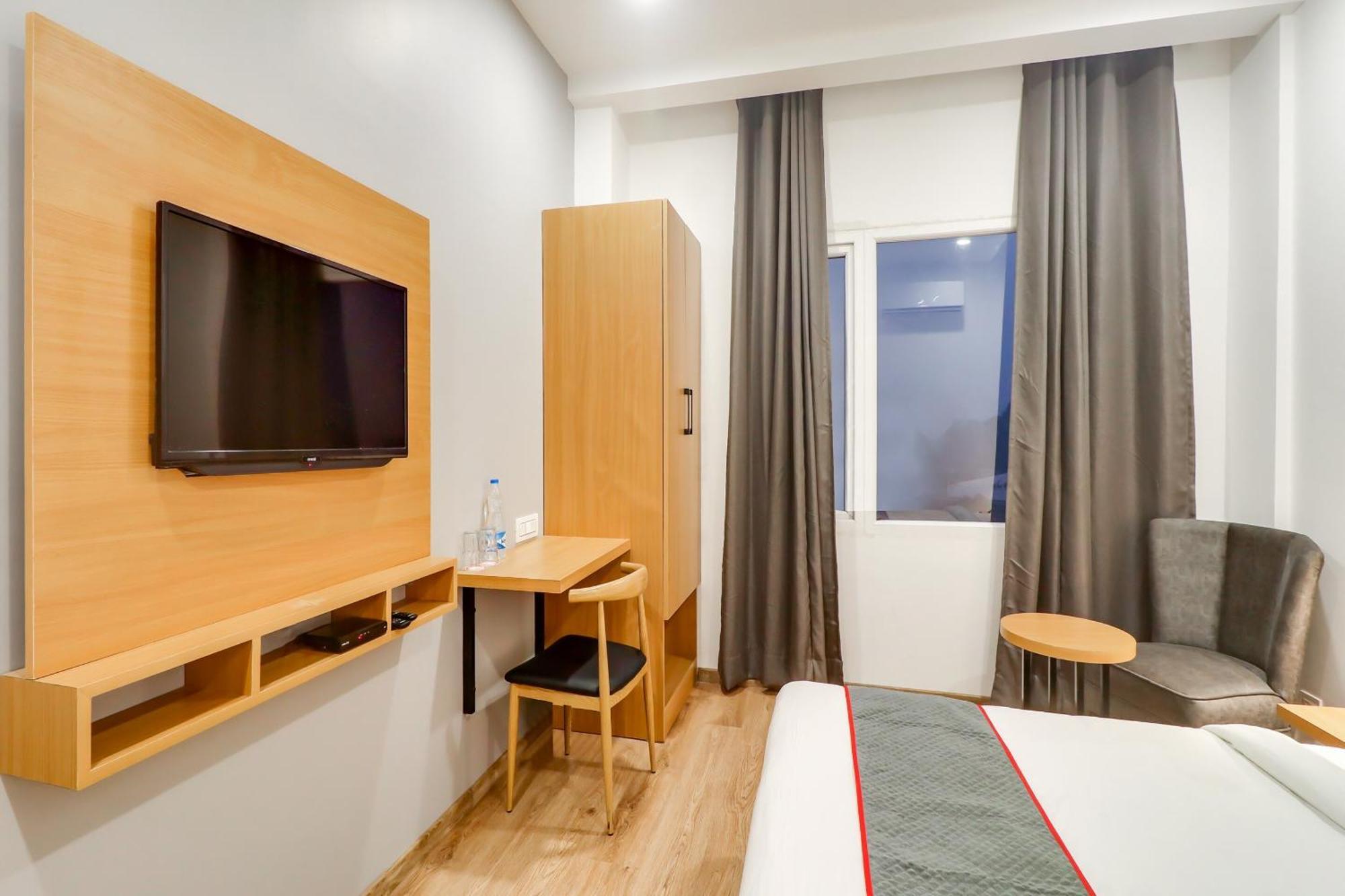 Super Townhouse Jashn Hotel Chinhat Eksteriør billede