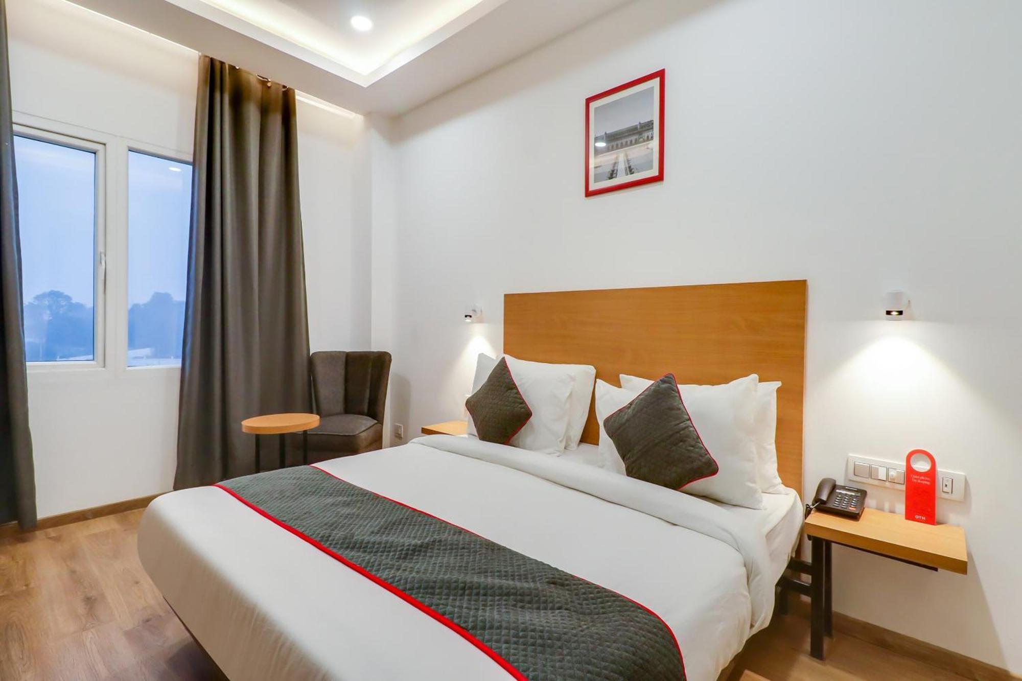 Super Townhouse Jashn Hotel Chinhat Eksteriør billede