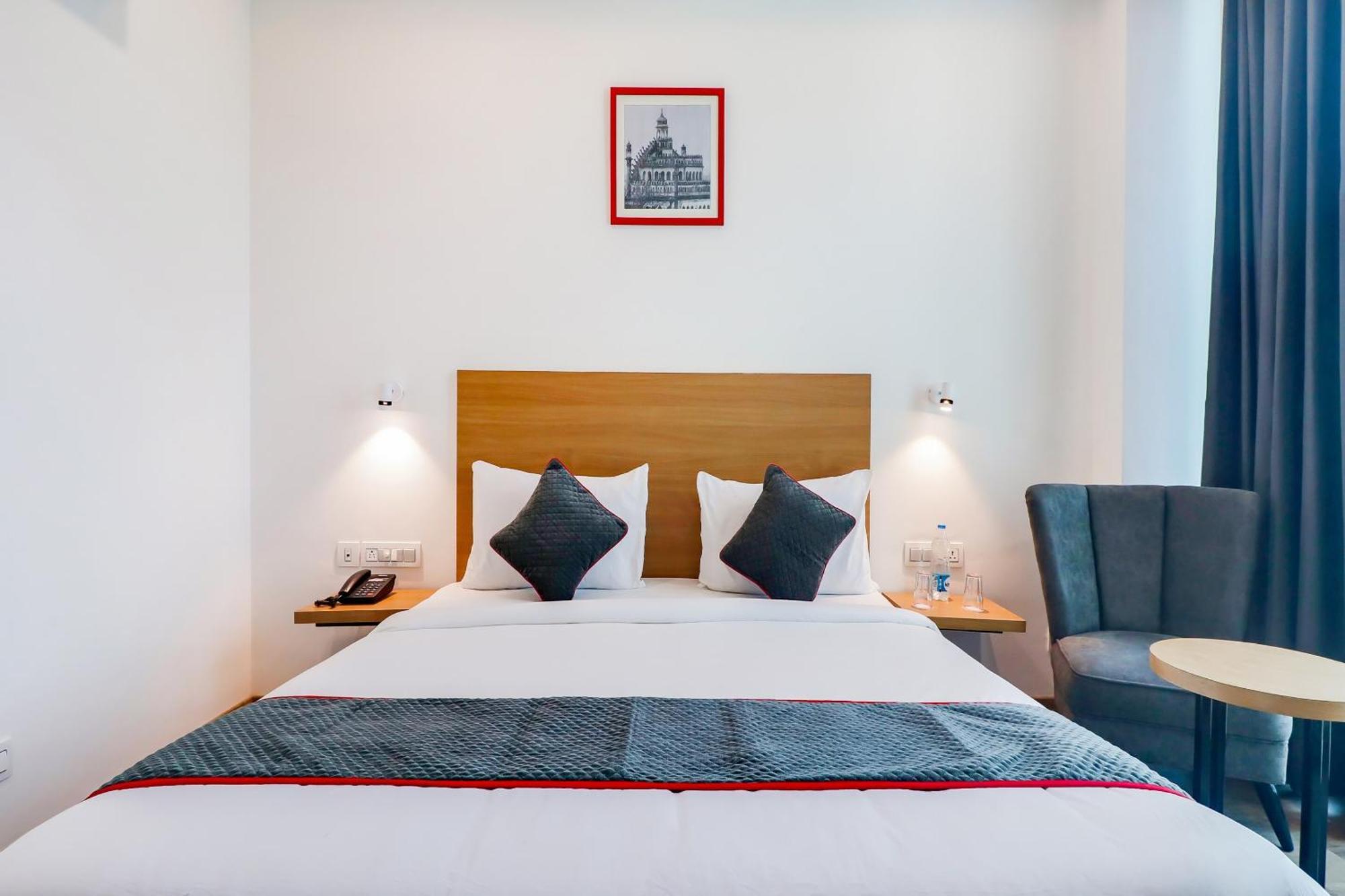 Super Townhouse Jashn Hotel Chinhat Eksteriør billede